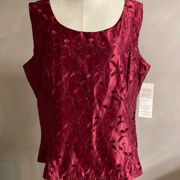 NWT Formal women’s sleeveless top tank embroidered zippered satin wine red 2X - Picture 1 of 10